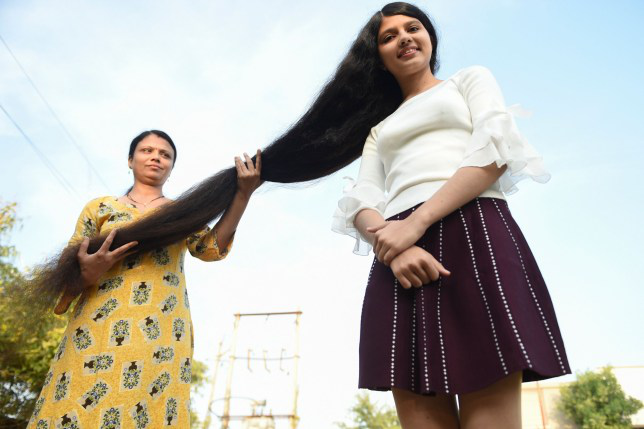 印度少女1.9米秀发及地 再次刷新吉尼斯世界纪录